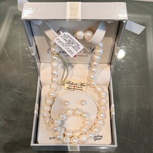 NIB Freshwater Pearl Necklace and Earrings Set